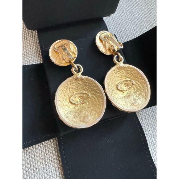 Vintage CHANEL Hammered Gold-Tone CC Logo Clip-On Statement Earrings 1980s/90s - Picture 2 of 4